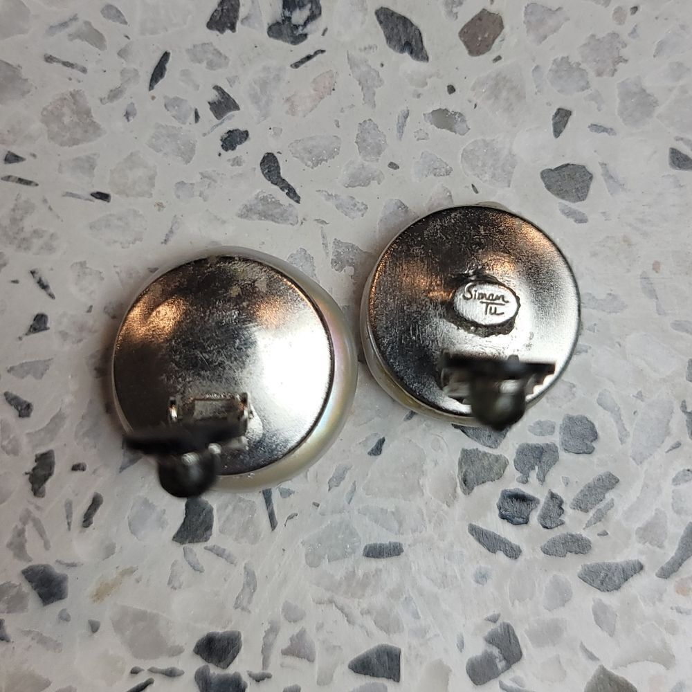 SIMAN TU Clip On Pearl Earrings - Picture 5 of 6